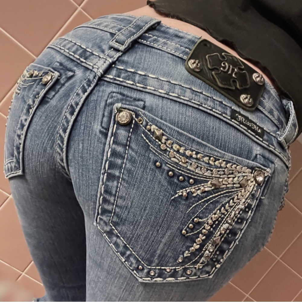 y2k RARE sexy Miss Me low - rise skinny leg bejeweled jeans 🎀